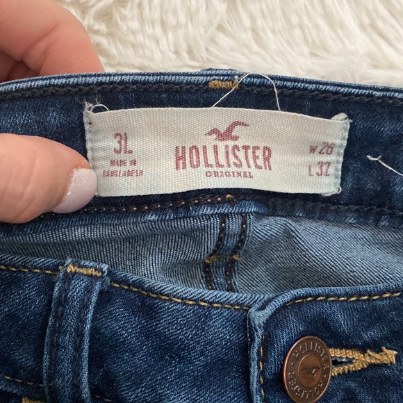 Gently worn Hollister Jeans - Picture 2 of 3